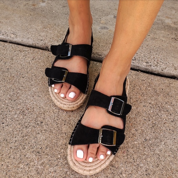 Price firm/The Julieta// black buckle strap sandal - Picture 2 of 6
